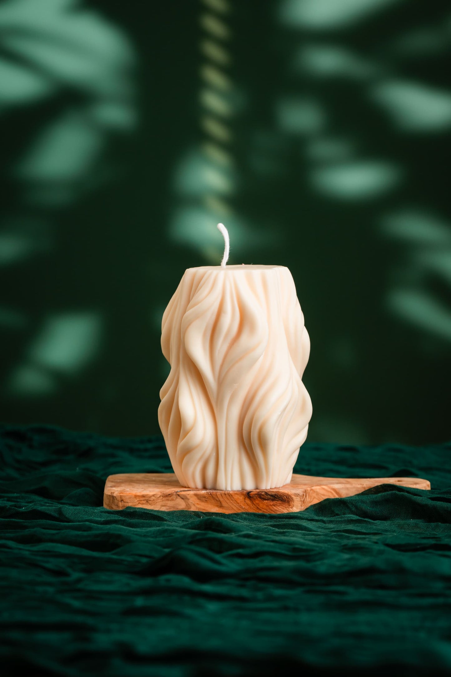 Sculptural Wavy Soy Candle – Vegan & Eco-Friendly