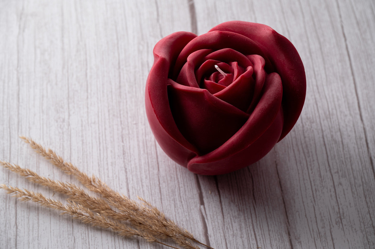 Eco-friendly rose sculpture candle, paraffin-free and decorative