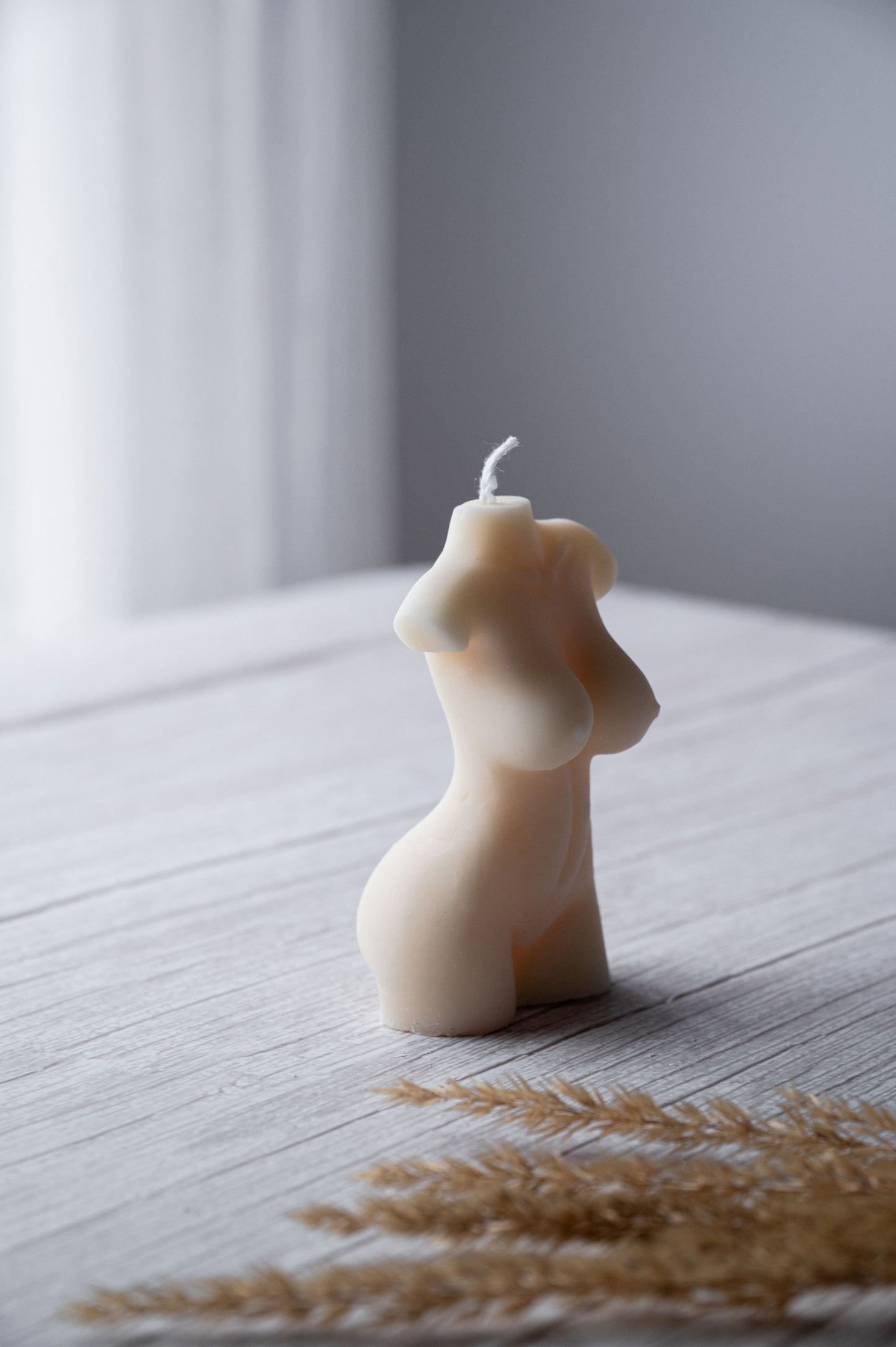 Venus statue candle