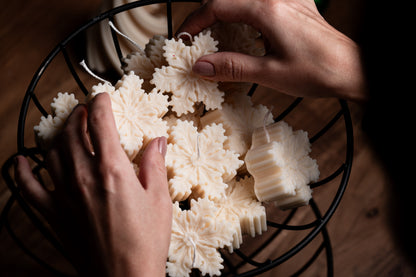 Allure Canada Snowflake Candle – Seasonal Gift