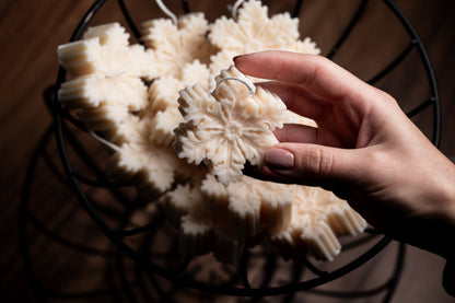 Festive Snowflake Candle – Winter Holiday Décor
