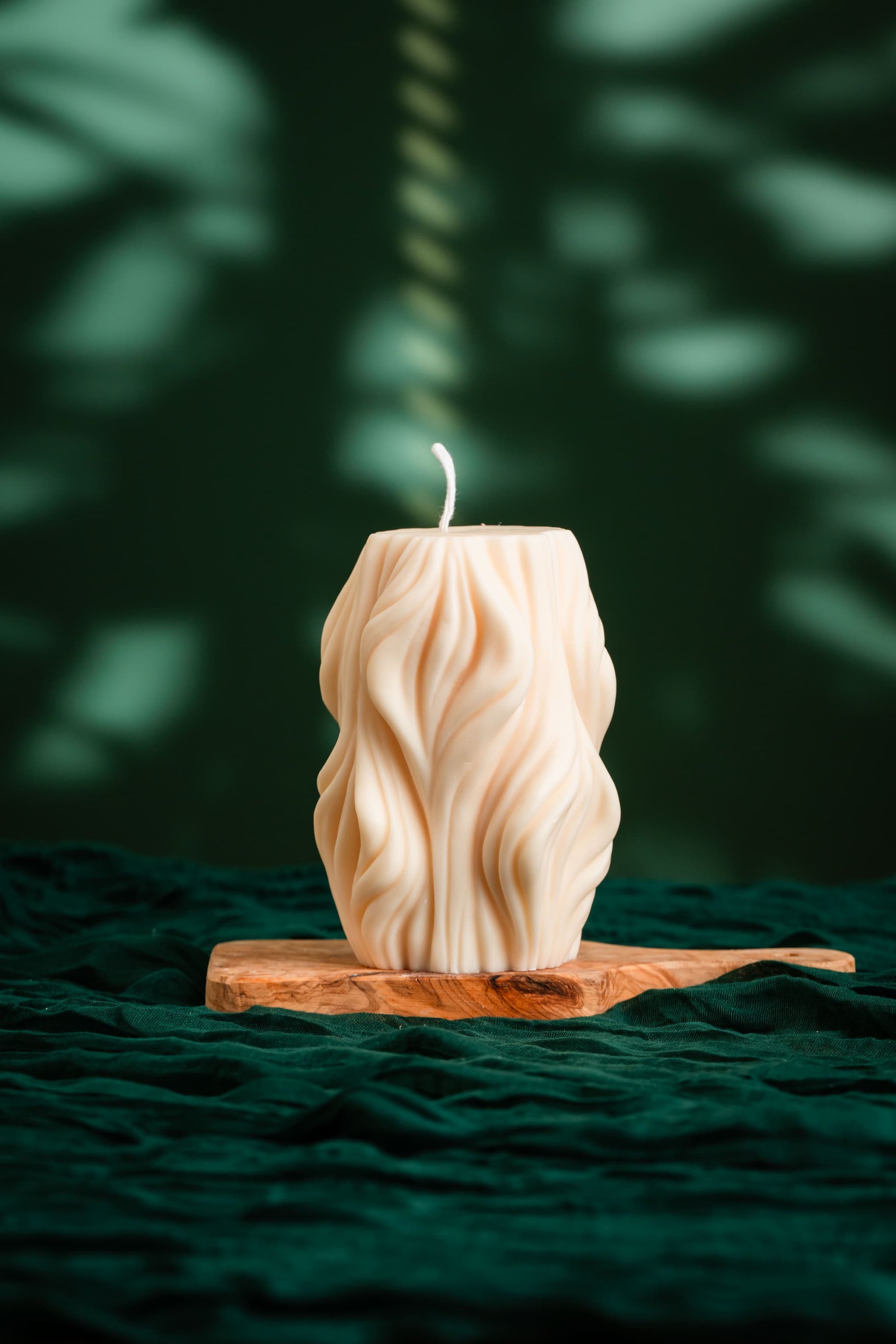 Sculptural Wavy Soy Candle – Vegan & Eco-Friendly