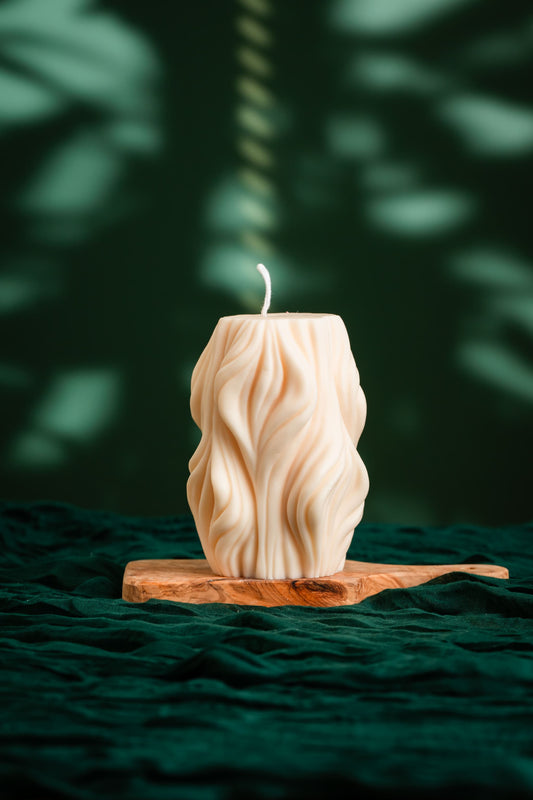 Sculptural Wavy Soy Candle – Vegan & Eco-Friendly