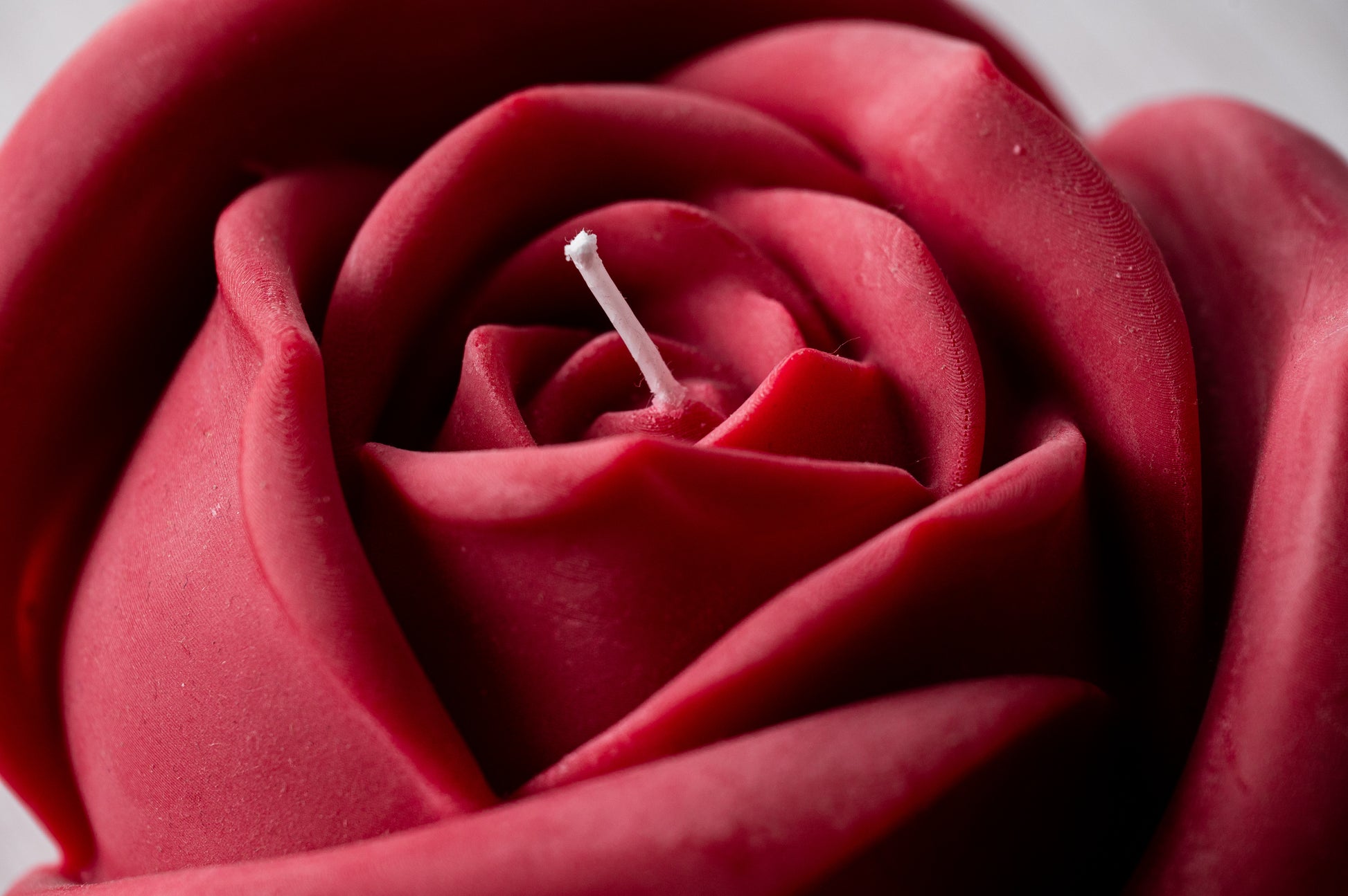 Hand-poured soy wax rose candle, sustainable floral-inspired décor